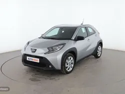 Gris Usado 2023 Toyota Aygo Play Utilitario | 17.399 € (Un poco caro)