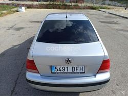 Gris / plata Usado 2005 VW Bora Conceptline Berlina | 5990 €