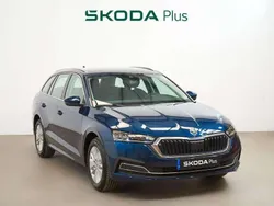 Azul Usado 2025 Skoda Octavia Ambition Utilitario | 30.500 € (Un poco caro)