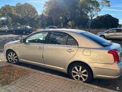 Gris / plata Usado 2005 Toyota Avensis Sol Berlina | 2000 € (Precio justo)