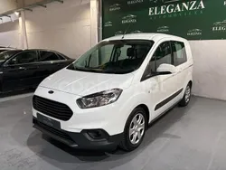 Gris / plata Usado 2019 Ford Tourneo Courier Sport Monovolumen | 10.990 € (Buen precio)