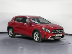 Rojo Usado 2019 Mercedes GLA180 SUV | 20.490 € (Un poco caro)