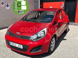 Granate Usado 2015 Kia Rio Berlina | 8290 € (Buen precio)