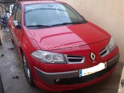 Rojo Usado 2007 Renault Mégane II Privilege Berlina | 8000 €