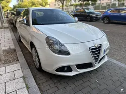 Blanco Usado 2013 Alfa Romeo Giulietta Distinctive Utilitario | 7650 €