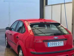Rojo Usado 2005 Ford Focus Trend Utilitario | 3500 € (Precio justo)