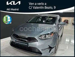 Gris / plata Usado 2024 Kia Ceed Berlina | 20.500 € (Precio justo)
