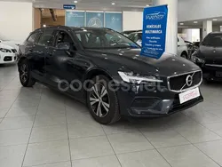 Gris / plata Usado 2020 Volvo V60 Momentum Familiar | 25.290 € (Precio justo)