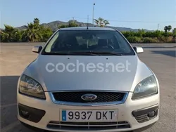 Gris / plata Usado 2006 Ford Focus Trend Berlina | 2900 € (Buen precio)