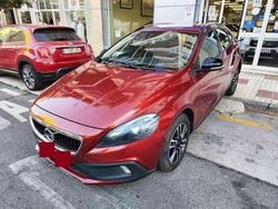 Burdeos Usado 2017 Volvo V40 CC Momentum Familiar | 14.800 € (Buen precio)