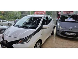 Blanco Usado 2016 Toyota Aygo X-play Utilitario | 11.990 € (Un poco caro)