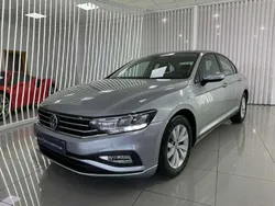 Gris Usado 2021 VW Passat Berlina | 15.990 € (Buen precio)
