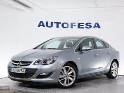 Plateado Usado 2013 Opel Astra Berlina | 10.450 € (Precio justo)