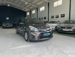 Gris / plata Usado 2013 Toyota Yaris Hybrid Active Berlina | 13.500 € (Precio justo)