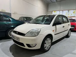 Blanco Usado 2004 Ford Fiesta Trend Utilitario | 2800 € (Precio justo)