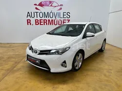 Blanco Usado 2015 Toyota Auris Business Edition Berlina | 11.700 € (Un poco caro)