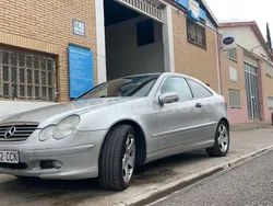 Gris / plata Usado 2002 Mercedes C180 Berlina | 2900 € (Caro)