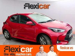Burdeos Usado 2024 Toyota Yaris Hybrid Active Utilitario | 16.990 € (Super precio)
