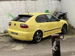 Amarillo Usado 2001 Seat Leon Berlina | 2900 € (Un poco caro)