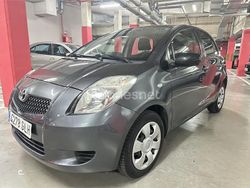 Gris / plata Usado 2009 Toyota Yaris Berlina | 7400 € (Precio justo)