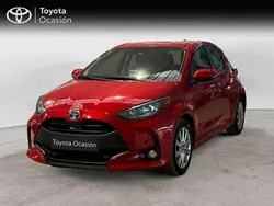 Rojo Usado 2024 Toyota Yaris Hybrid Active Berlina | 21.550 € (Precio justo)