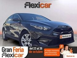 Gris Usado 2023 Kia Ceed Berlina | 16.790 € (Buen precio)
