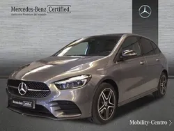 Mountaingrau met. Usado 2023 Mercedes B250 AMG line Monovolumen | 44.900 €