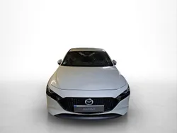 Blanco Usado 2023 Mazda 3 Exclusive-Line Berlina | 27.900 € (Un poco caro)