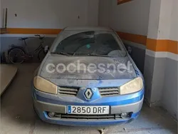 Azul Usado 2005 Renault Mégane II Authentique Berlina | 800 € (Super precio)