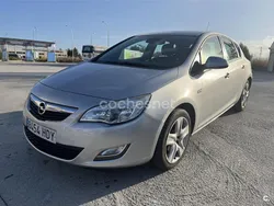 Gris / plata Usado 2011 Opel Astra Enjoy Berlina | 6490 € (Precio justo)
