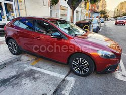 Burdeos Usado 2017 Volvo V40 CC Momentum Familiar | 14.800 € (Precio justo)