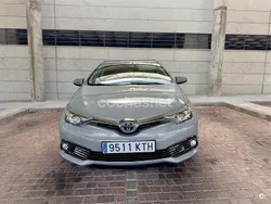 Gris / plata Usado 2019 Toyota Auris Hybrid Business Edition Berlina | 14.000 € (Buen precio)