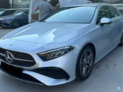 Gris / plata Usado 2023 Mercedes A200 Berlina | 35.000 € (Precio justo)