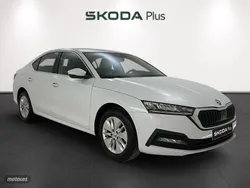 Blanco Usado 2023 Skoda Octavia Ambition Berlina | 20.900 € (Buen precio)