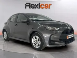 Gris Usado 2023 Toyota Yaris Berlina | 16.790 € (Super precio)