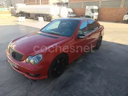 Rojo Usado 2005 Mercedes C180 Avantgarde Berlina | 4100 € (Buen precio)