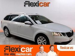 Blanco Usado 2017 Skoda Octavia Ambition Familiar | 13.990 € (Precio justo)