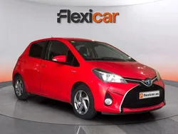 Rojo Usado 2016 Toyota Yaris Hybrid Advance Berlina | 10.490 € (Precio justo)