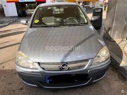 Gris / plata Usado 2005 Opel Corsa Essentia Berlina | 2400 € (Precio justo)