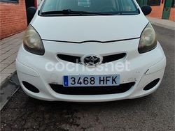 Blanco Usado 2011 Toyota Aygo Live Utilitario | 2700 € (Precio justo)