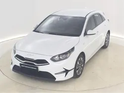 Blanco Usado 2024 Kia Ceed Berlina | 19.295 € (Precio justo)