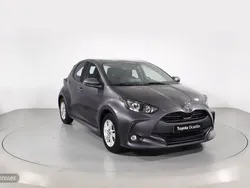 Gris Usado 2024 Toyota Yaris Edition Berlina | 19.000 € (Precio justo)
