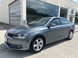 Gris / plata Usado 2011 VW Jetta Advance Berlina | 7990 € (Precio justo)
