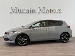 Gris / plata Usado 2018 Toyota Auris Hybrid Edition Berlina | 14.990 € (Precio justo)
