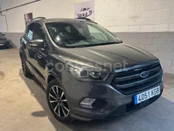 Gris / plata Usado 2017 Ford Kuga ST-Line SUV | 15.590 € (Precio justo)