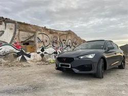 Gris / plata Usado 2023 Cupra Leon Berlina | 24.500 € (Un poco caro)