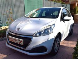Blanco Usado 2017 Peugeot 208 Active Utilitario | 9490 € (Precio justo)