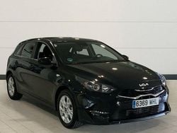 Negro Usado 2023 Kia Ceed Utilitario | 19.200 € (Un poco caro)