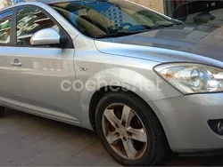 Gris / plata Usado 2008 Kia Ceed Active Berlina | 2900 €