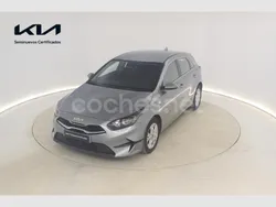 Gris / plata Usado 2024 Kia Ceed Berlina | 21.199 € (Precio justo)
